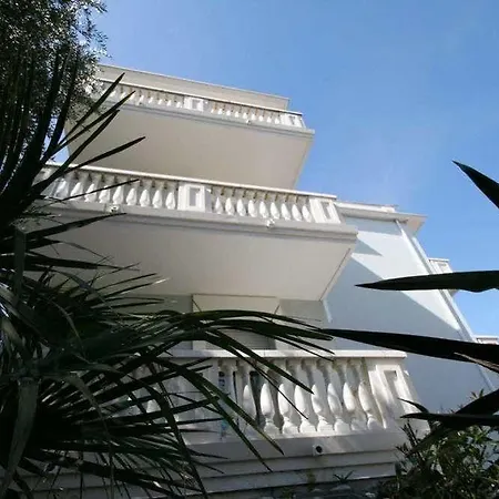 Mimosa Aparthotel 3*